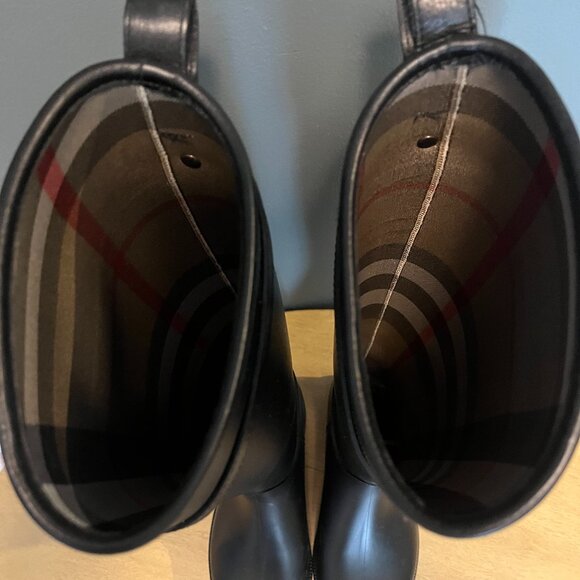 Burberry rain boots with buckle size 38 - Picture 4 of 7
